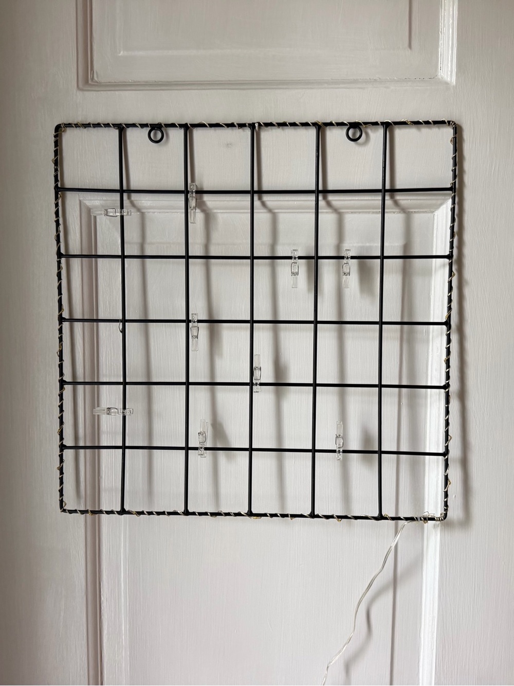 Hanging Picture Memento Holder with Fairy Lights and 9 Mini Clothes Pins